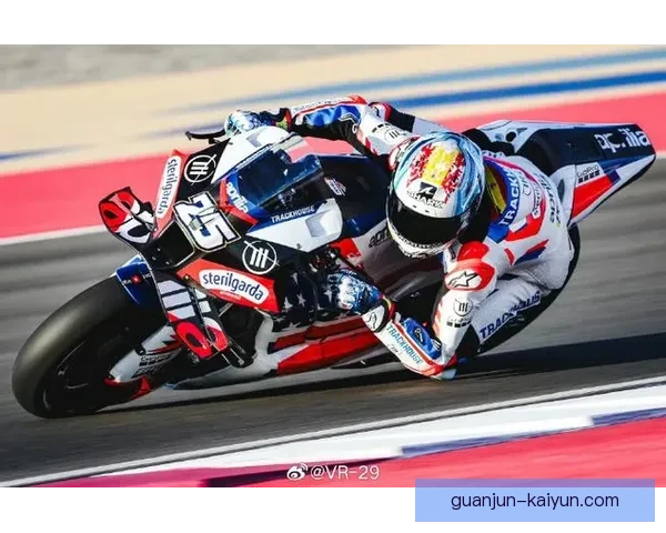 费尔南德斯再创佳绩MotoGP赛季激战引发车迷热议 费尔南德斯再创佳绩MotoGP赛季激战引发车迷热议